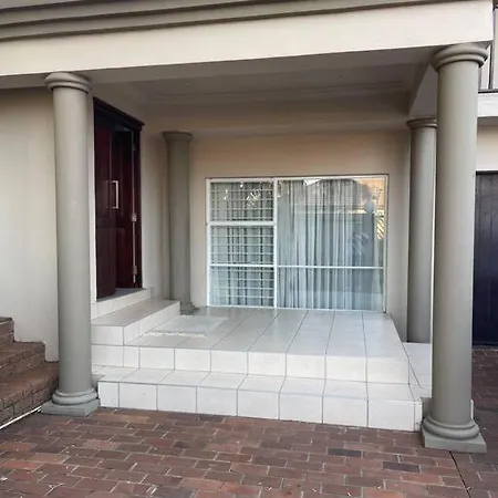 Red Cascade - Luxury 4 Bedrooms -Solar And Aircons Hartbeespoort Exterior photo