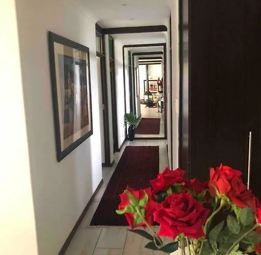 Red Cascade - Luxury 4 Bedrooms -Solar And Aircons