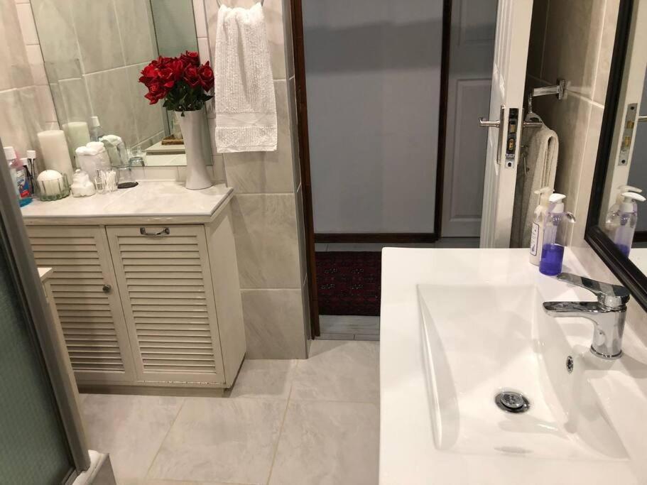 Holiday home Red Cascade - Luxury 4 Bedrooms -solar And Aircons
