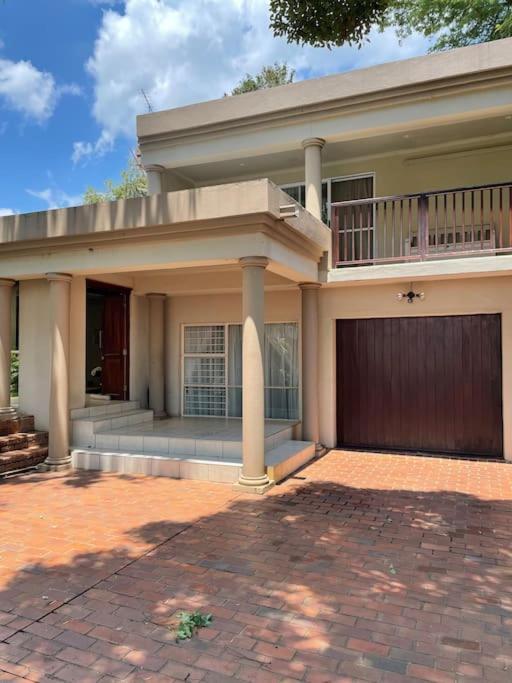 Holiday home Red Cascade - Luxury 4 Bedrooms -solar And Aircons *