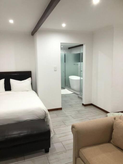 Red Cascade - Luxury 4 Bedrooms -solar And Aircons *