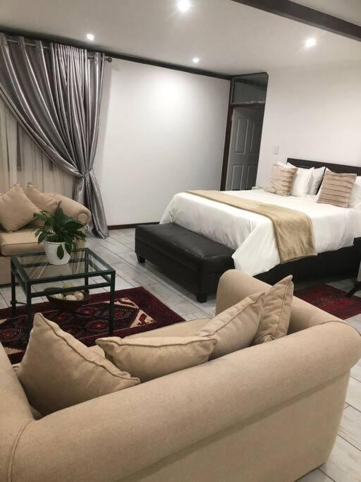 Red Cascade - Luxury 4 Bedrooms -solar And Aircons
